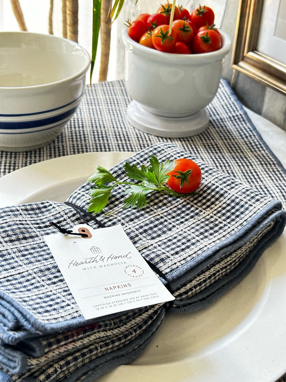 🌴Stylish Hearth &  Hand Plaid Navy Blue and White Set of 4 Cloth Napkins